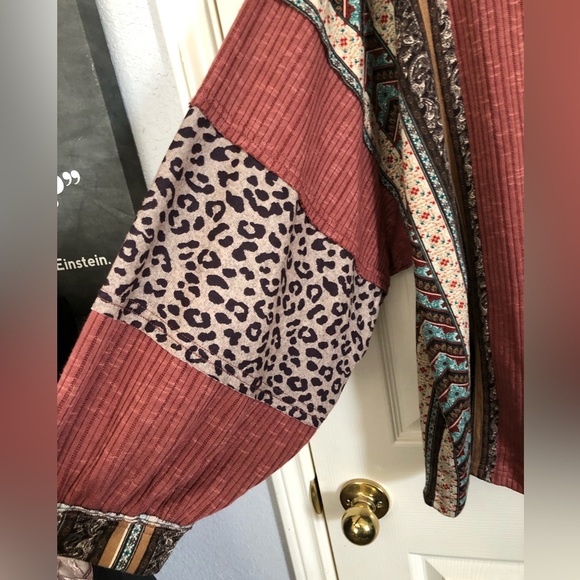 NWT GiGiO XL Patten Mix Top - Picture 4 of 7